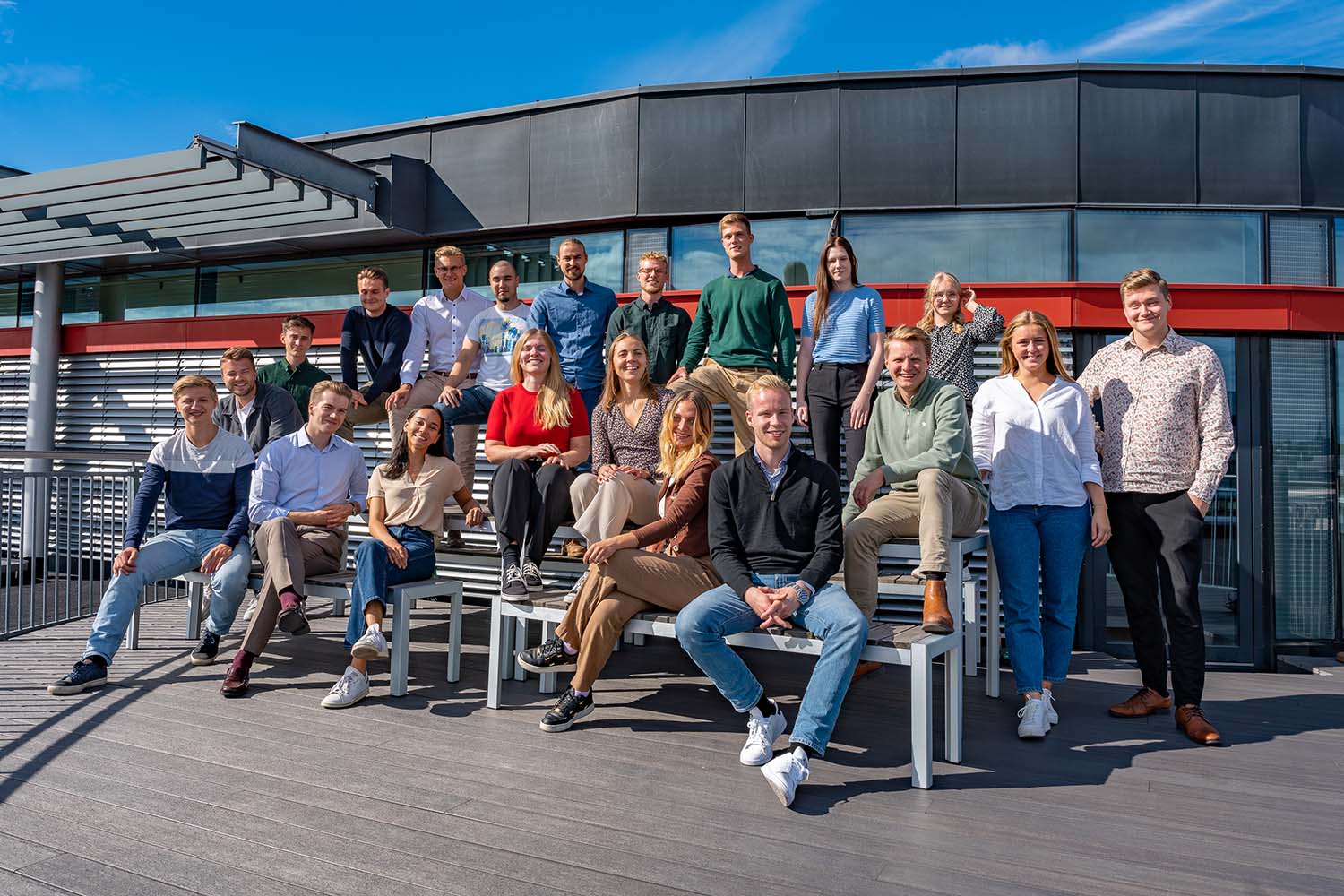 The 2022 Visma Management Trainees stand outside and pose for the camera.