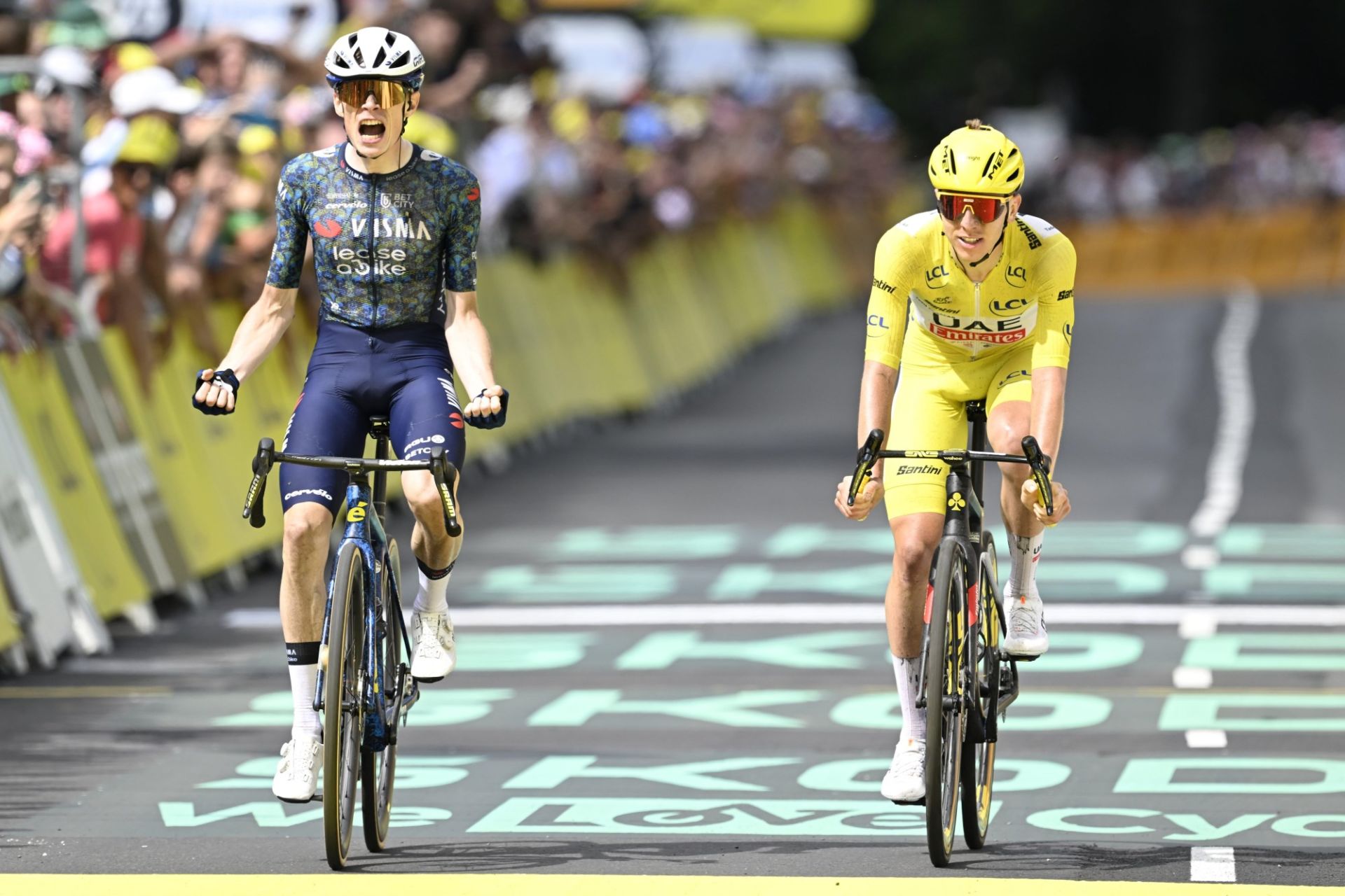 Jonas Vingegaard and Tadej Pogacar crossing the finish line